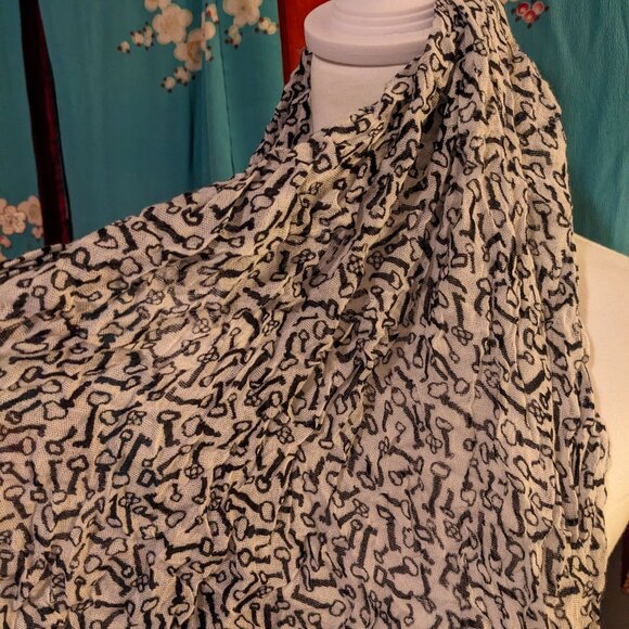 Key Infinity Scarf - Picture 2 of 3